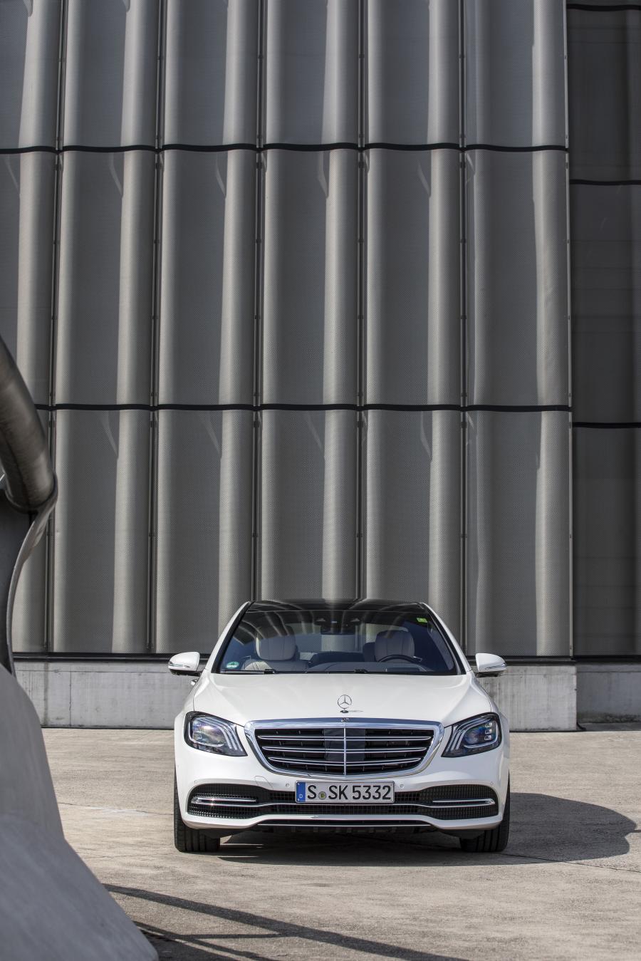  Mercedes-Benz S560 Lang 2017 года  (WW) (фото 7 из 50)